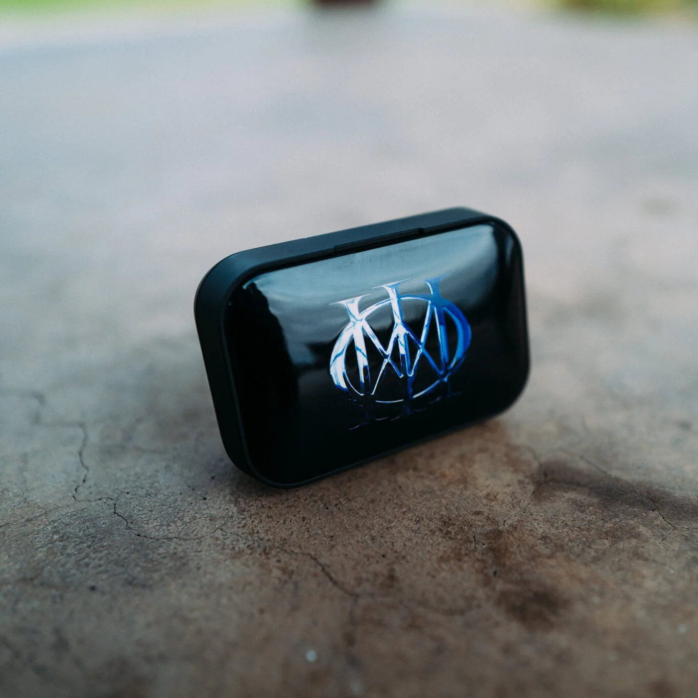 398-dream-theater-shell-for-earbuds-case-3.webp Dream Theater Shell for EarBuds Case